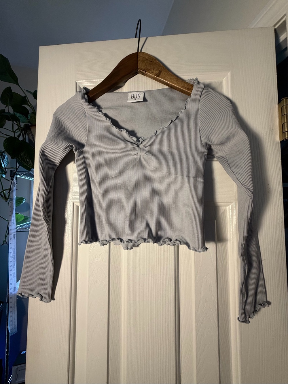 BDG Light Blue Ribbed V-Neck Long Sleeve Cropped Top. Sz M